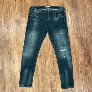 Zara men’s slim fit distressed jeans. Size 34